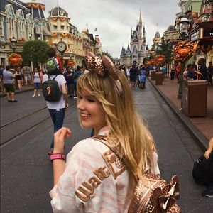 Meet your Posher, Laura